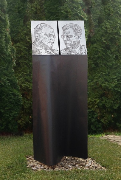 Bonhoeffer_Dohnany_Memorial(Rajk)