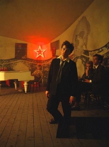 megall-az-ido-1981.jpg 368x800