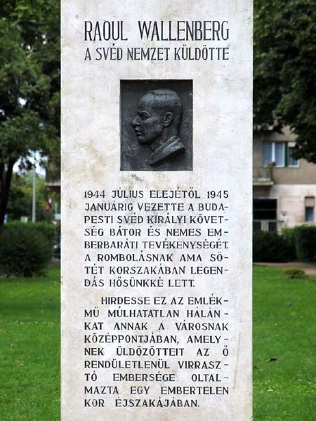Raoul Wallenberg Szent Istvan park 2005 augusztus 9 045v 450x600